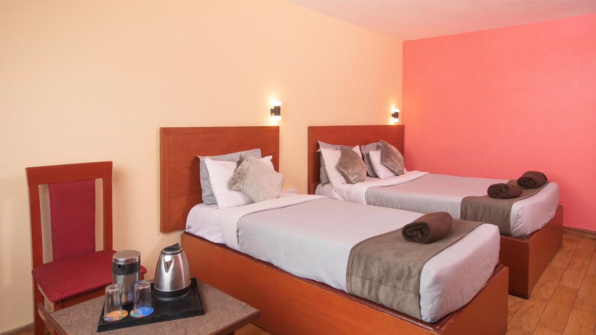 Devi Enterprises - Hotel Khems Ooty Extérieur photo