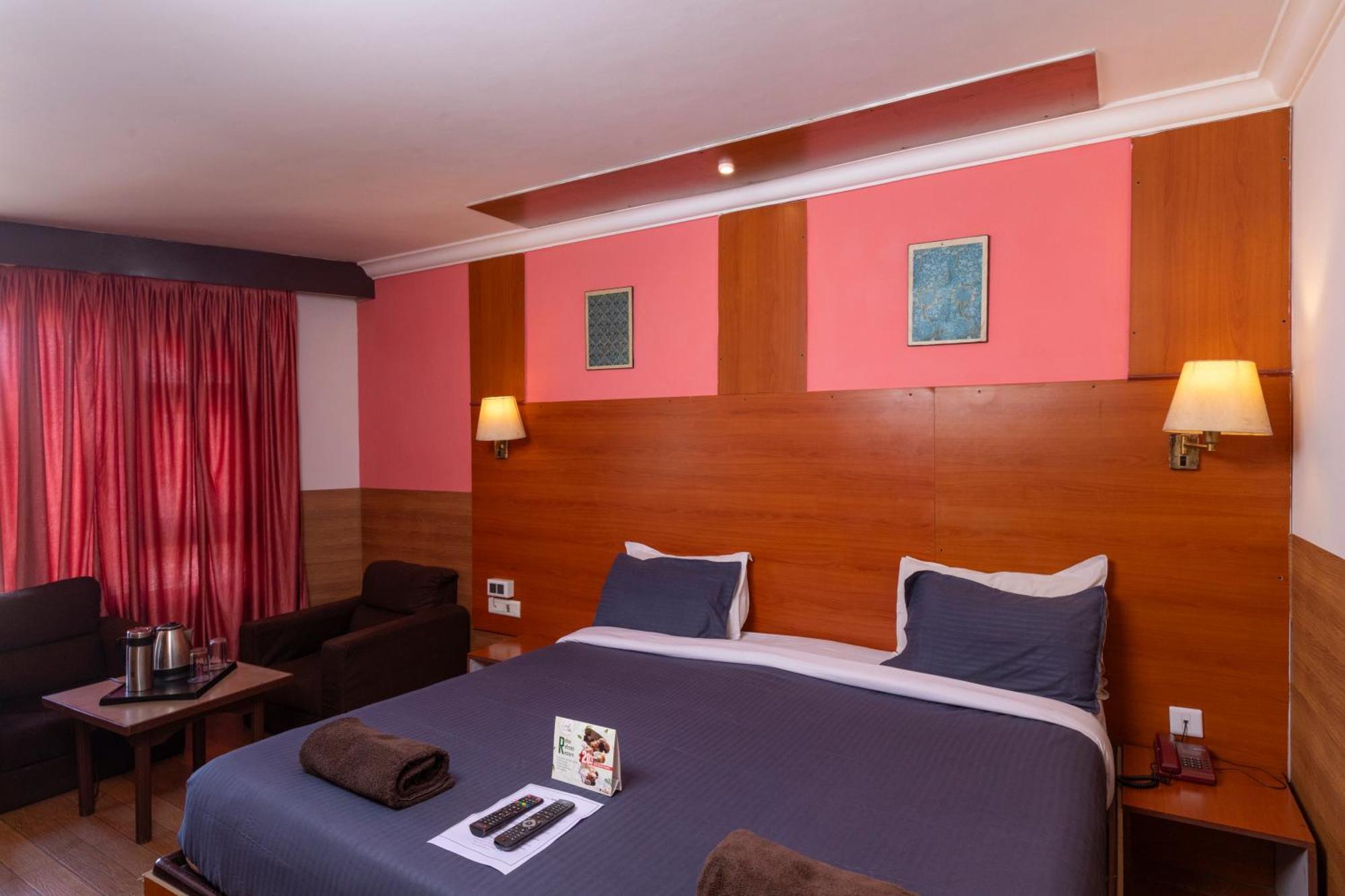Devi Enterprises - Hotel Khems Ooty Extérieur photo