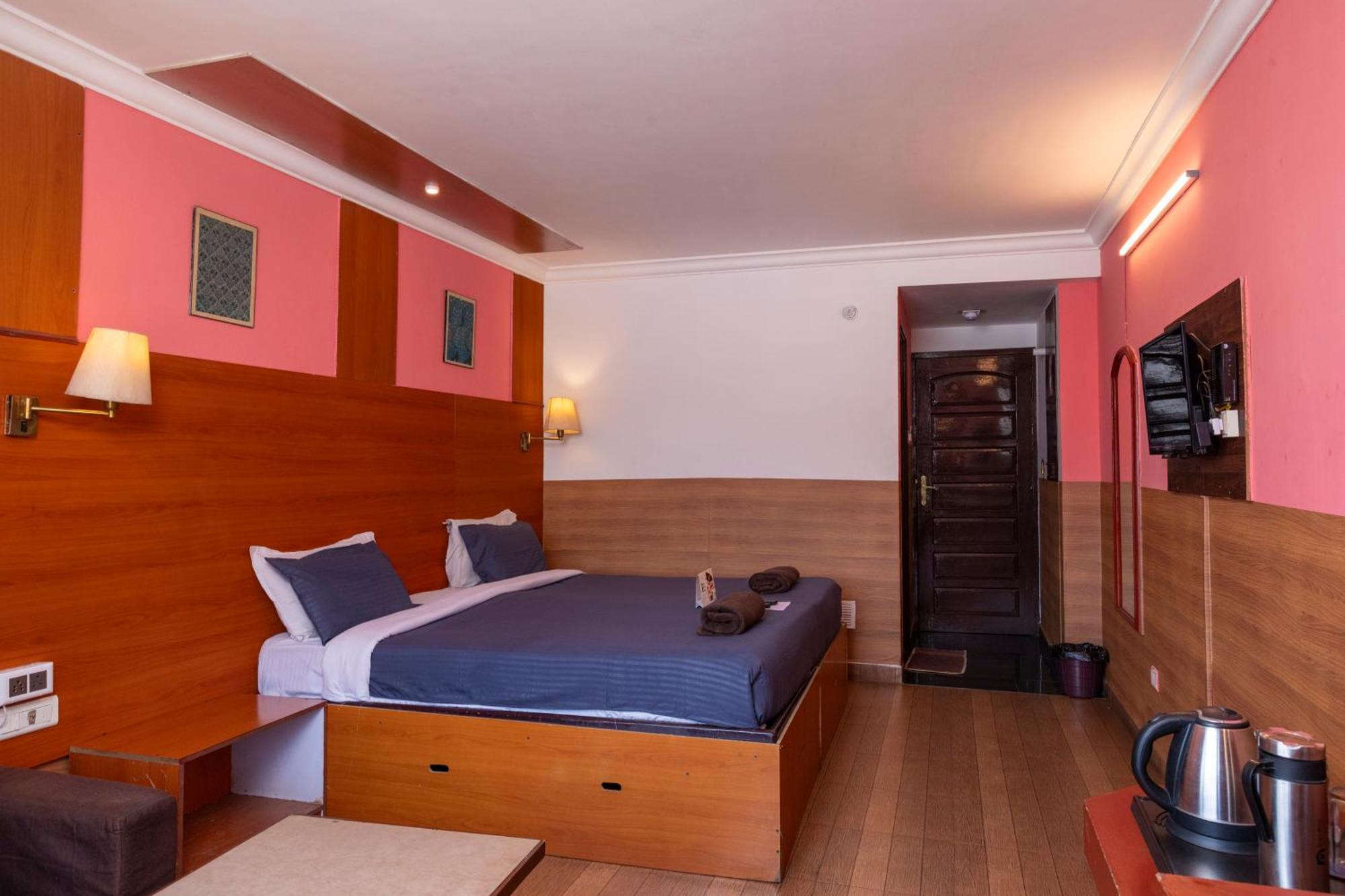 Devi Enterprises - Hotel Khems Ooty Extérieur photo