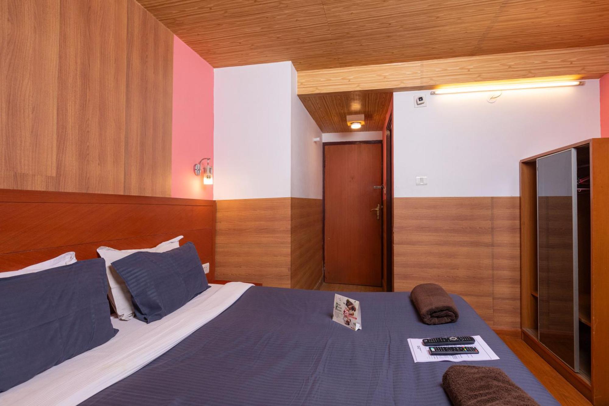 Devi Enterprises - Hotel Khems Ooty Extérieur photo