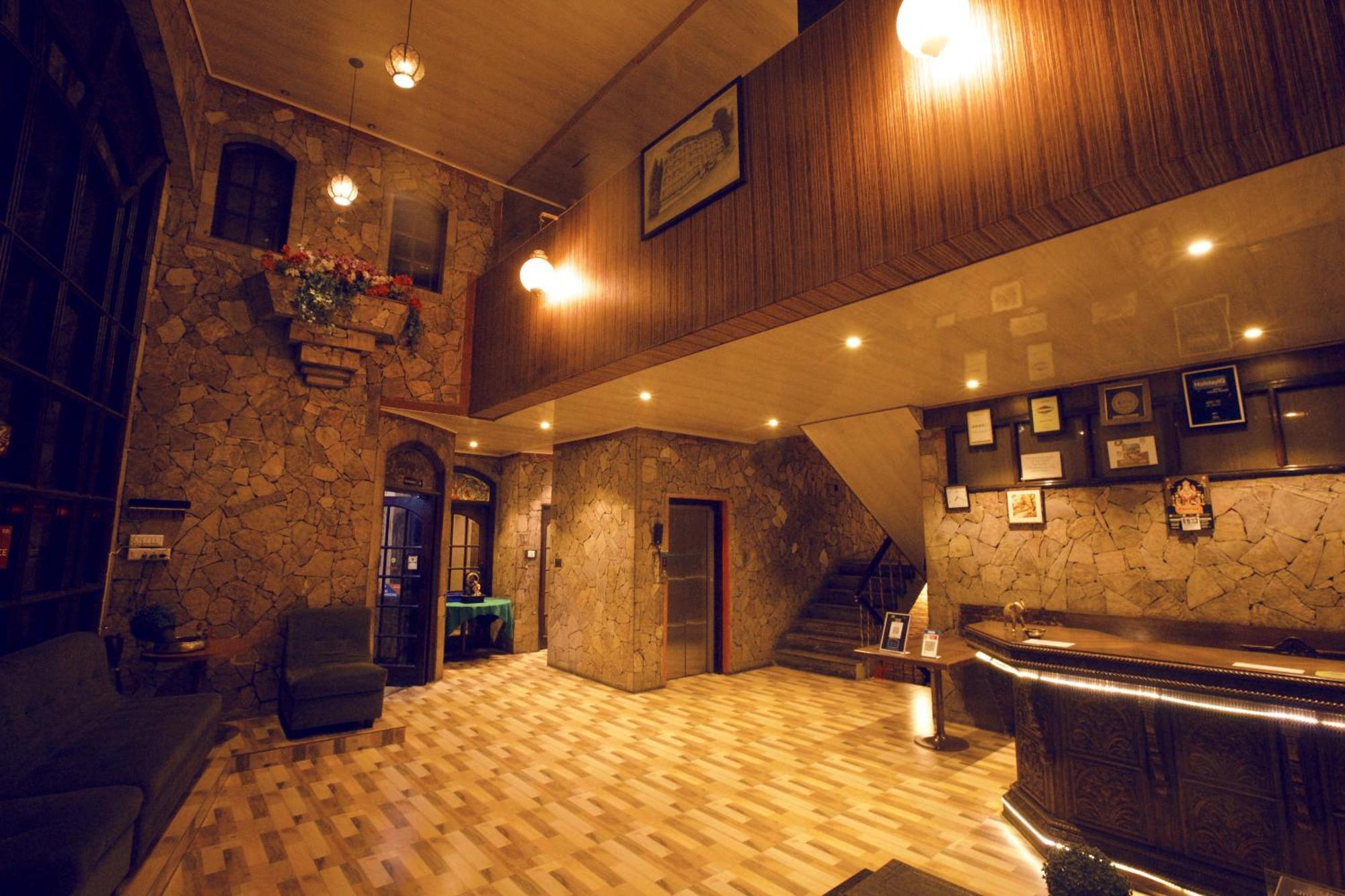 Devi Enterprises - Hotel Khems Ooty Extérieur photo