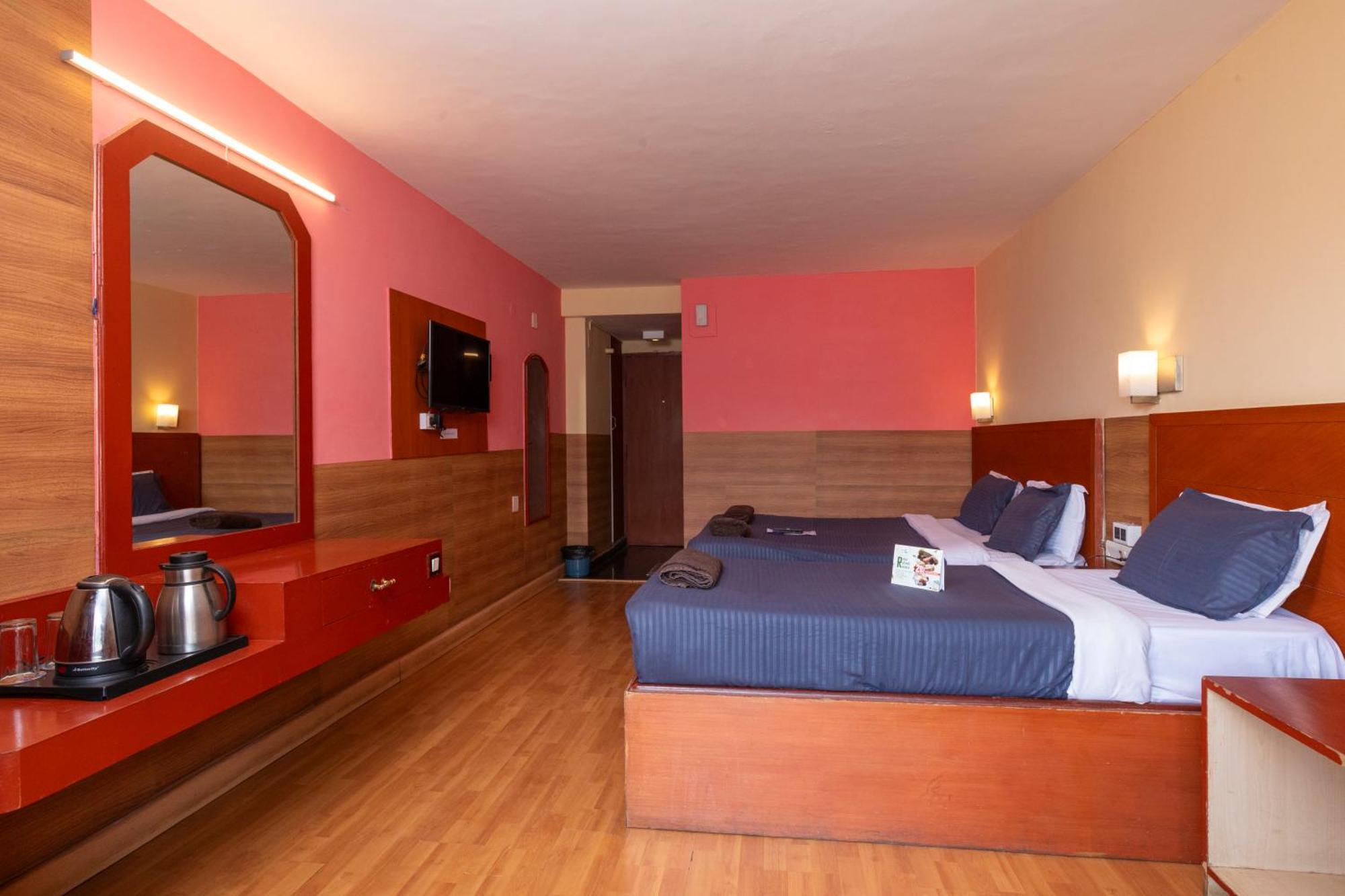 Devi Enterprises - Hotel Khems Ooty Extérieur photo
