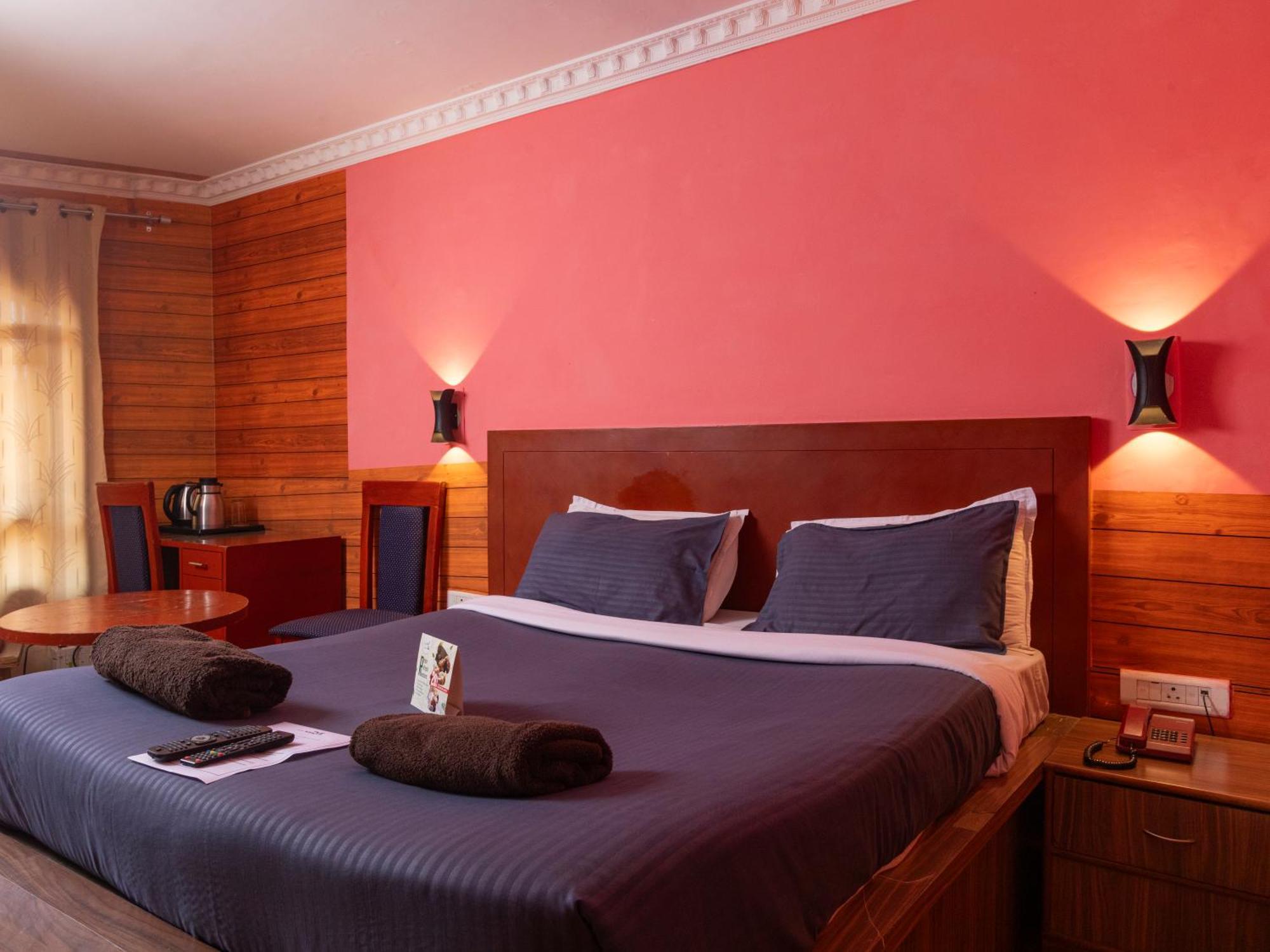 Devi Enterprises - Hotel Khems Ooty Extérieur photo