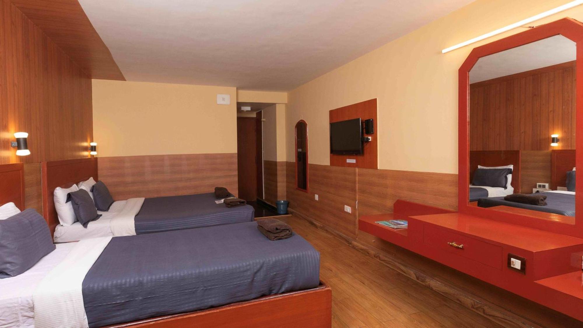 Devi Enterprises - Hotel Khems Ooty Extérieur photo