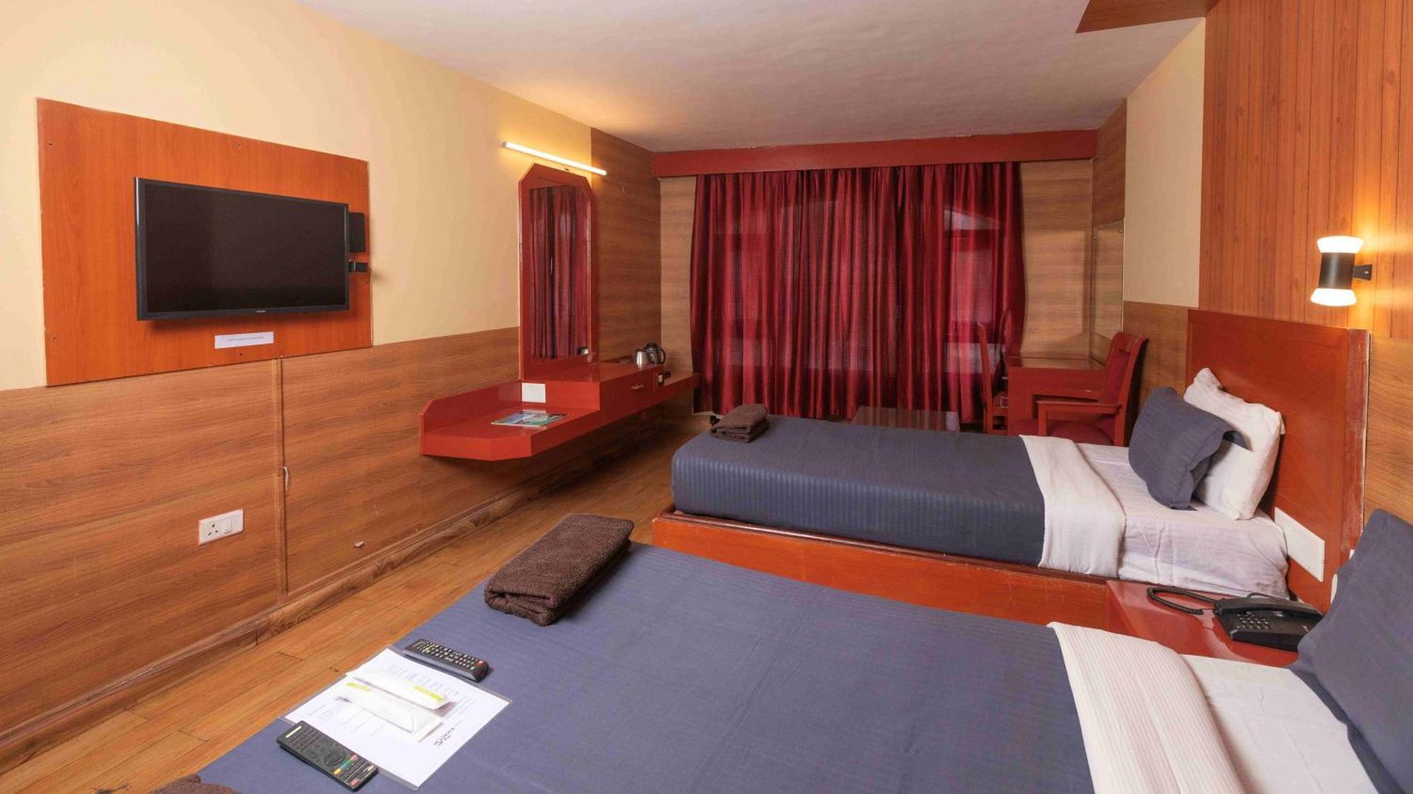 Devi Enterprises - Hotel Khems Ooty Extérieur photo