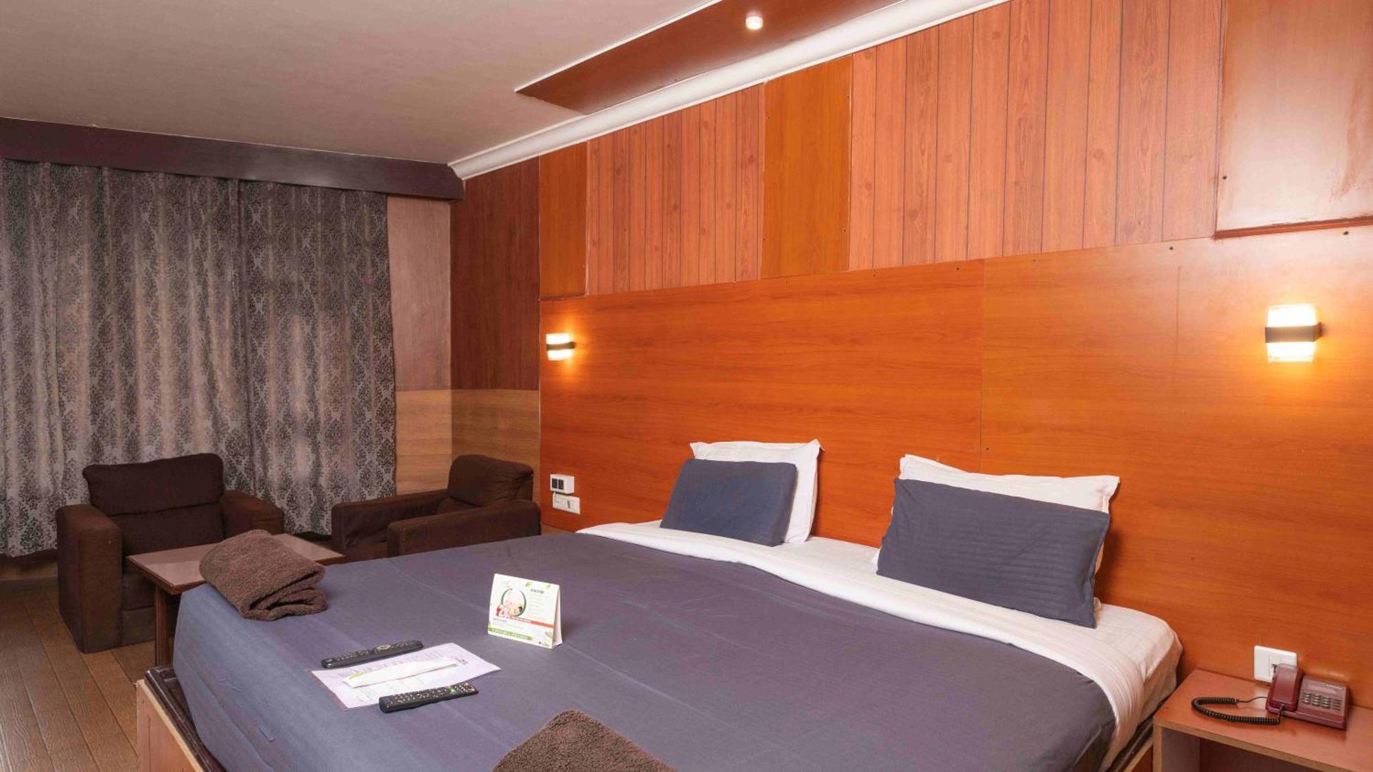 Devi Enterprises - Hotel Khems Ooty Extérieur photo