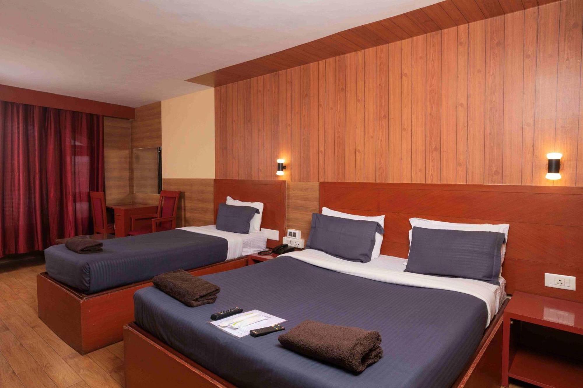 Devi Enterprises - Hotel Khems Ooty Extérieur photo