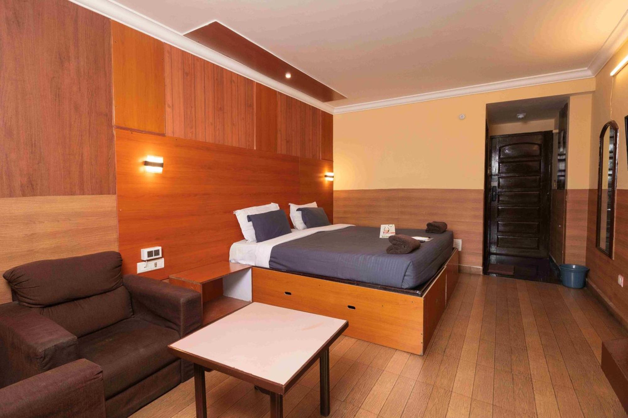 Devi Enterprises - Hotel Khems Ooty Extérieur photo