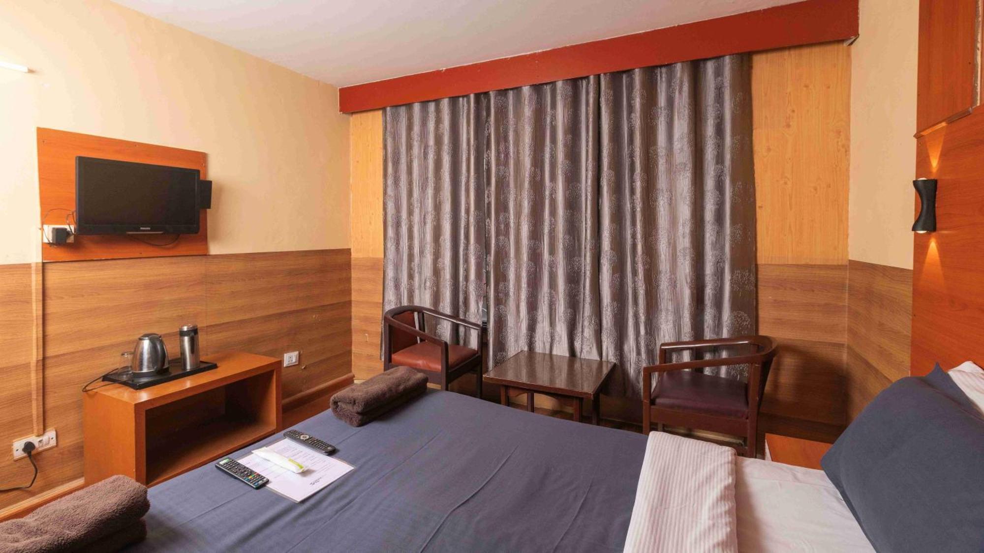 Devi Enterprises - Hotel Khems Ooty Extérieur photo
