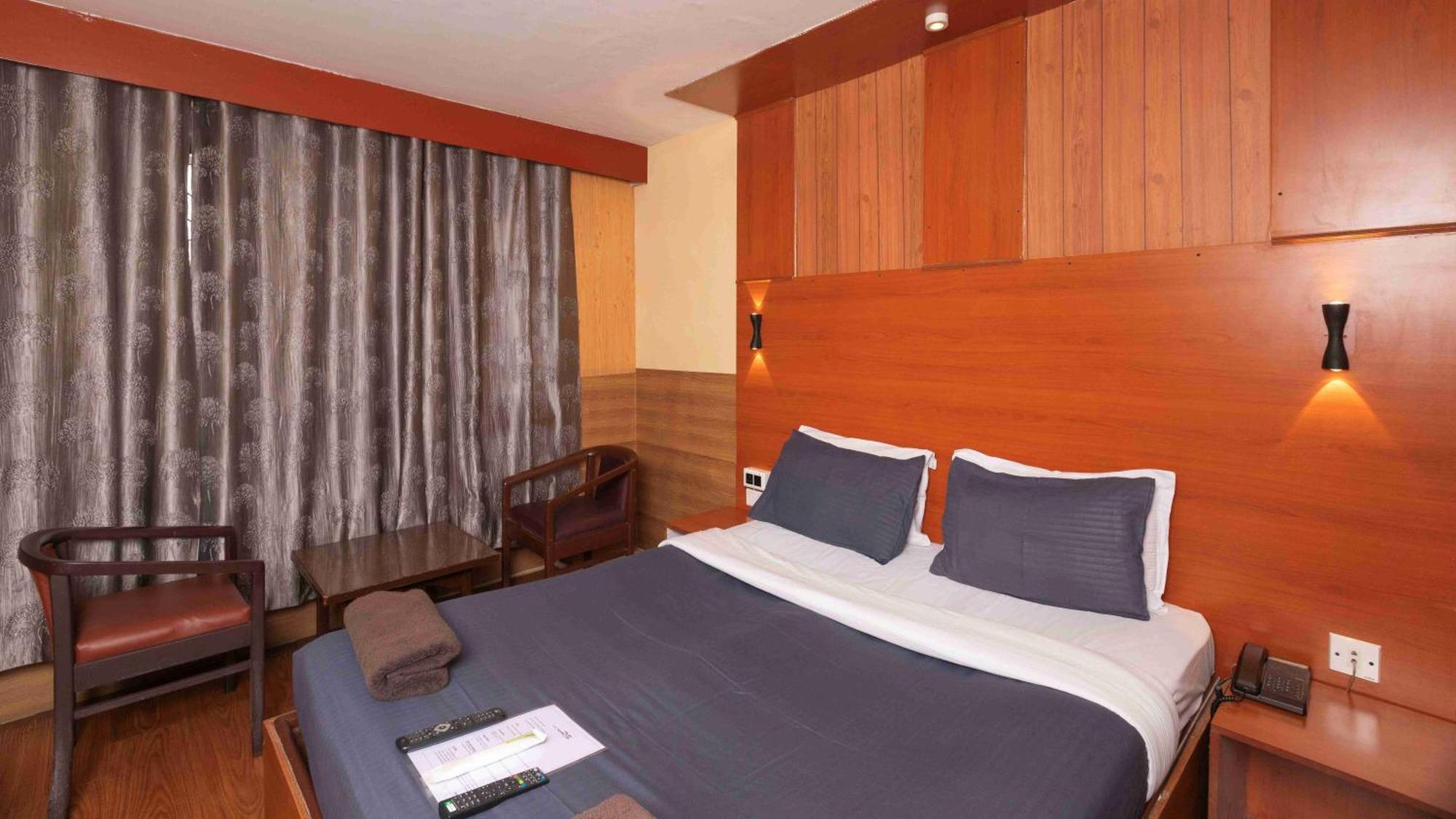 Devi Enterprises - Hotel Khems Ooty Extérieur photo