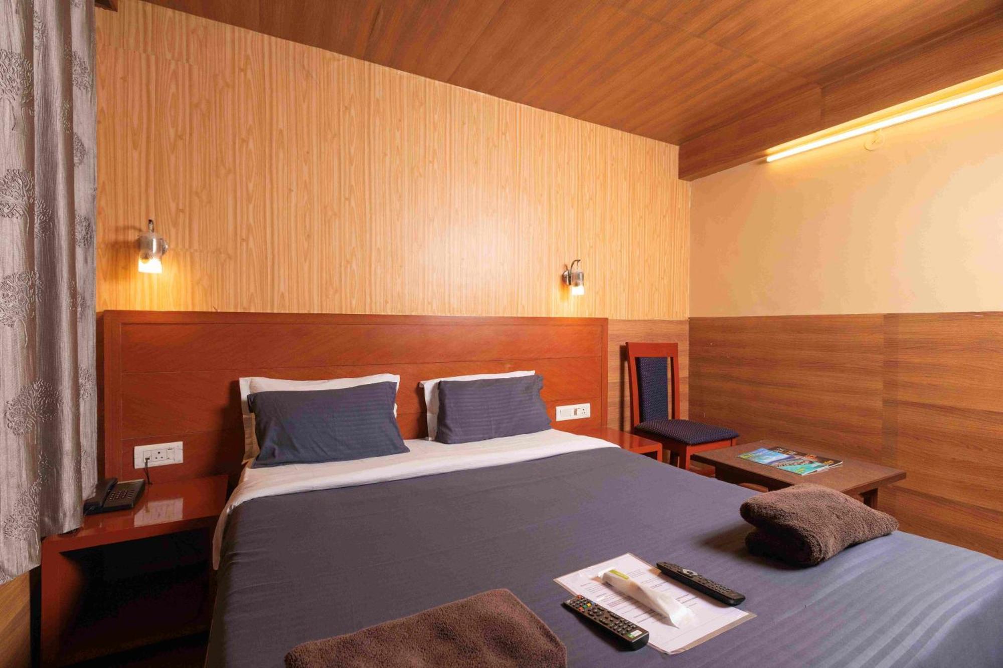 Devi Enterprises - Hotel Khems Ooty Extérieur photo